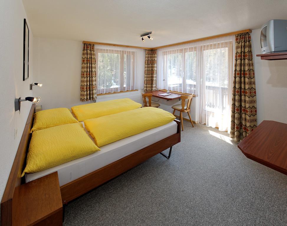 Hotel Zum See Grachen Room photo