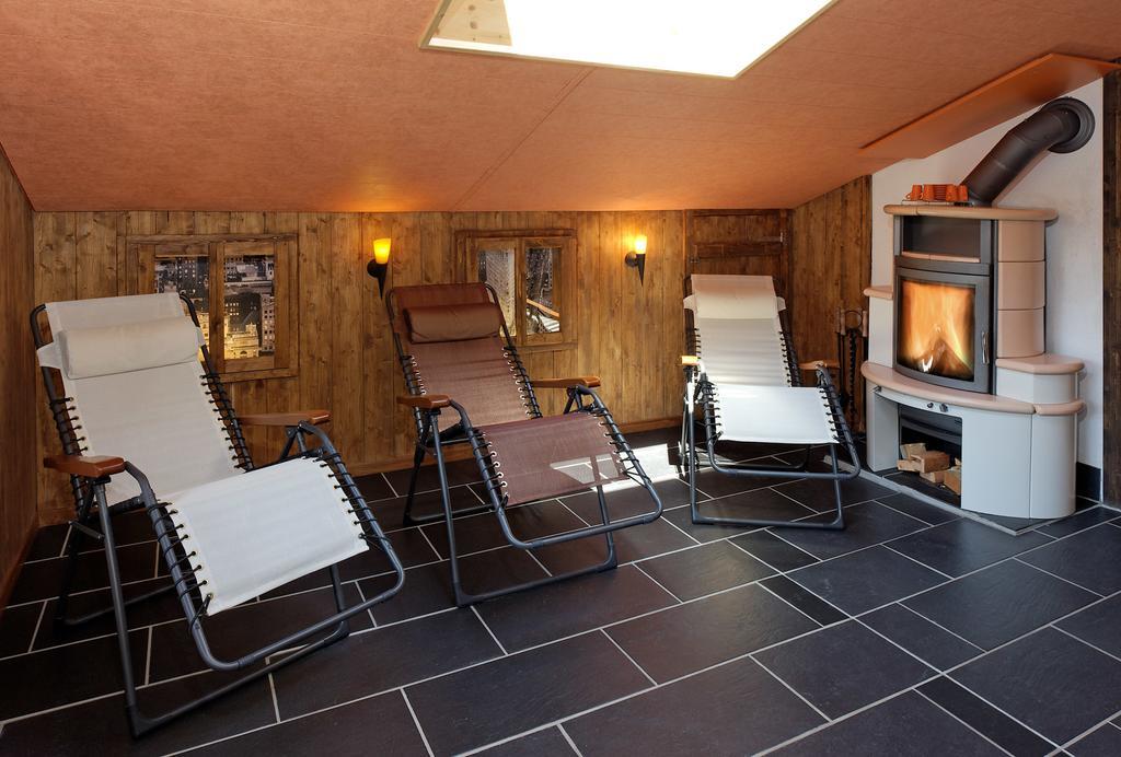 Hotel Zum See Grachen Exterior photo